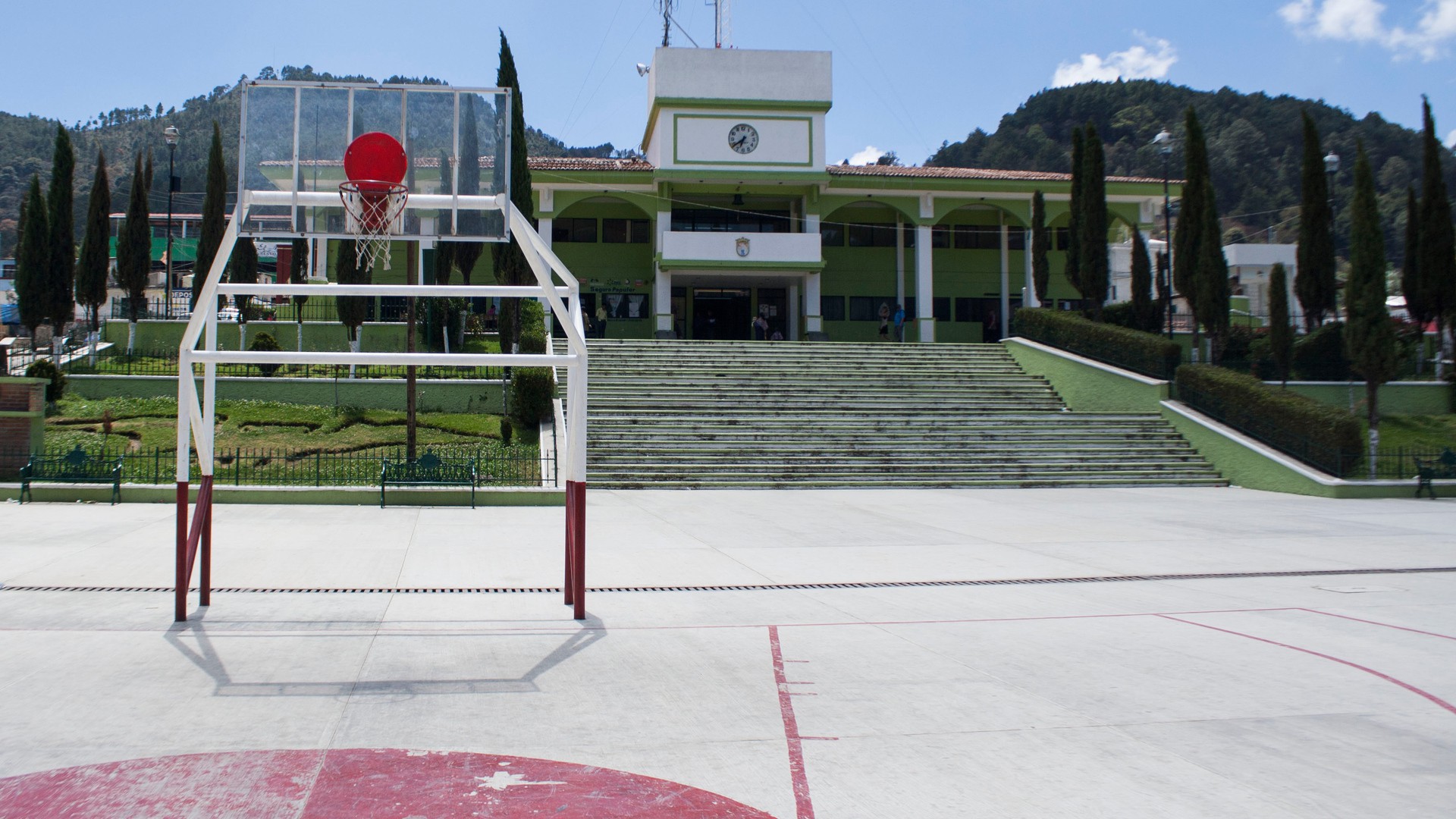 A basketball court sits in front of the municipal building in Zinacantán, Chiapas, Mexico. Basketball courts are often near government, religious or educational buildings in the Chiapas highlands. (Photo by Jessie Wardarski.)