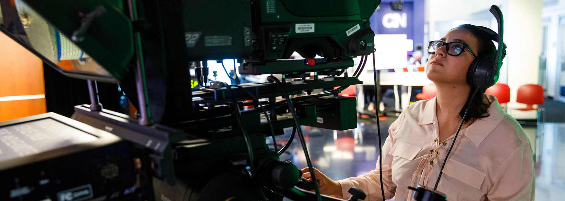 A student producer works the camera equipment in Cronkite News.