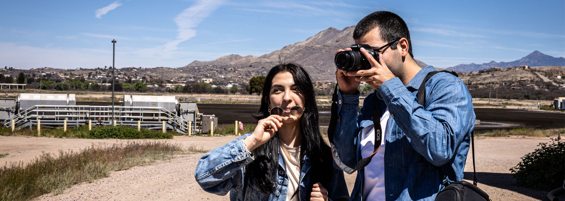 Andrès Martinez's advanced bilingual reporting course brings students together from ASU, Mexico to find the untold stories of the U.S.-Mexico border. photo by Charlie Leight/Arizona State University